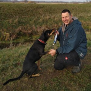 Thorsten Lapsit und ein Tierheim Hund